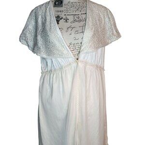 Vintage White Short Nightgown, Button Front Medium Lace Shoulder 'Cape' Romantic
